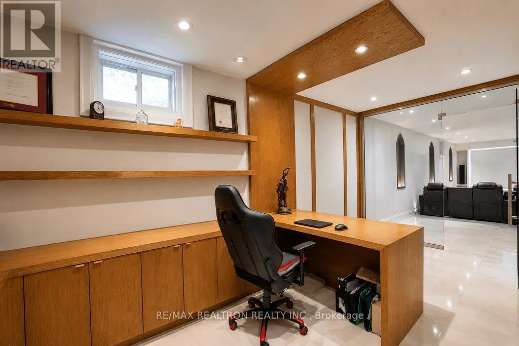 26 SIR HENRY COURT