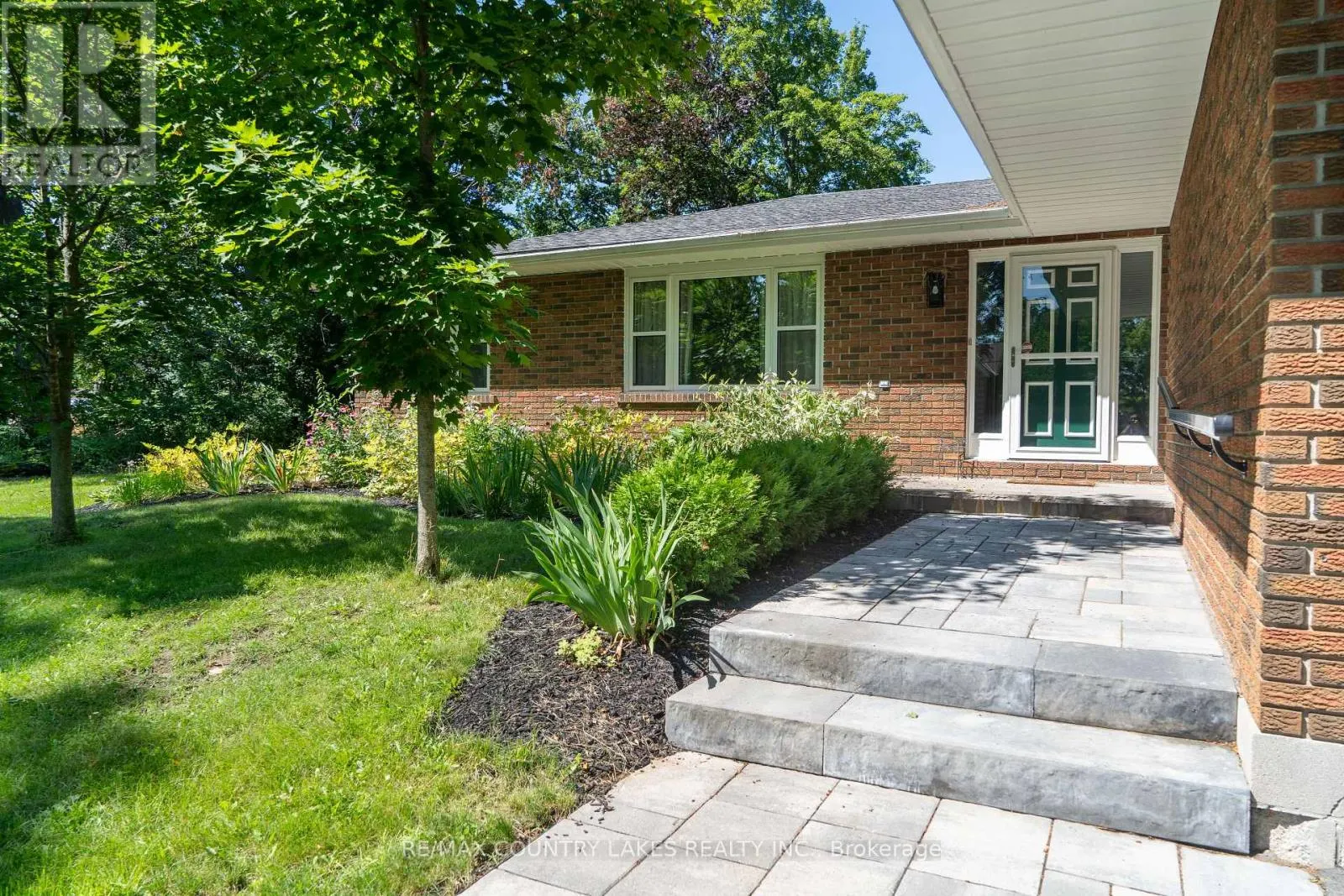 94 LAIDLAW STREET N