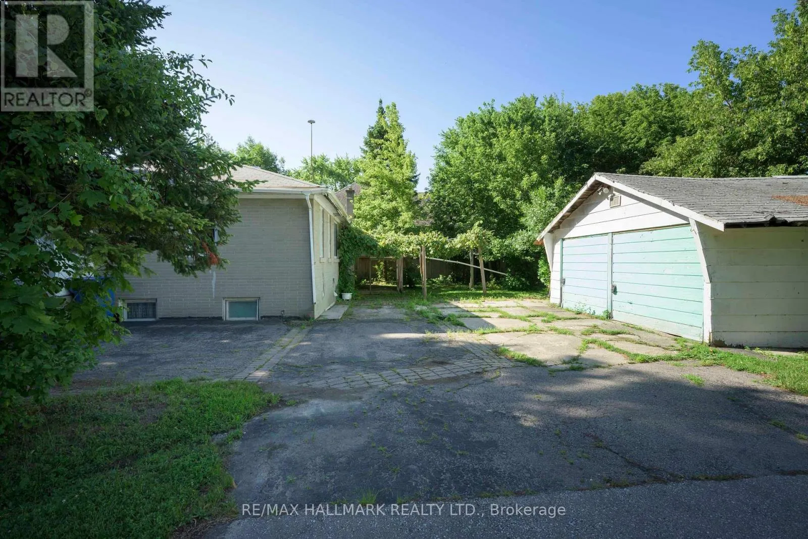4 CRESTVIEW ROAD