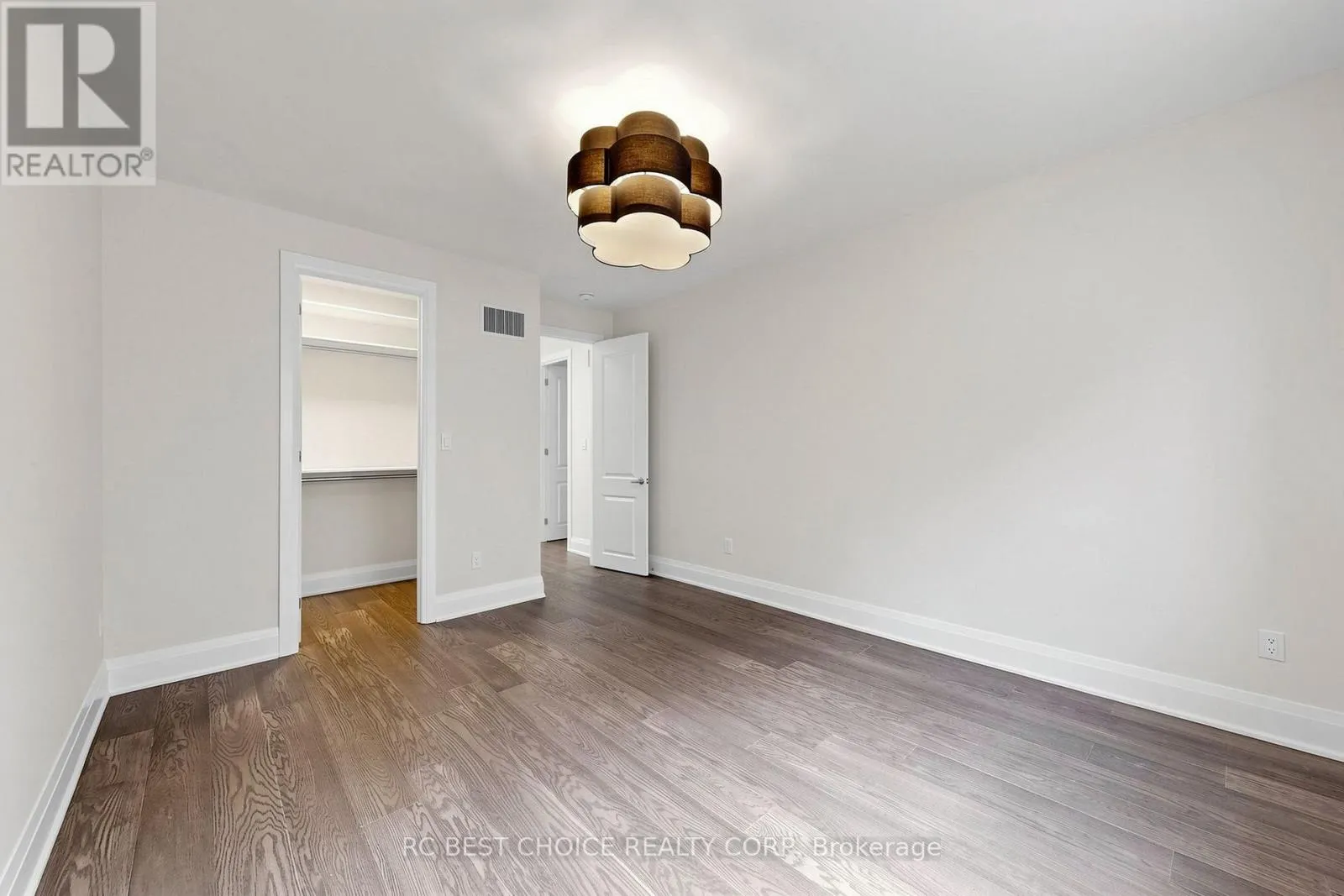 10 RIDGEPOINT ROAD