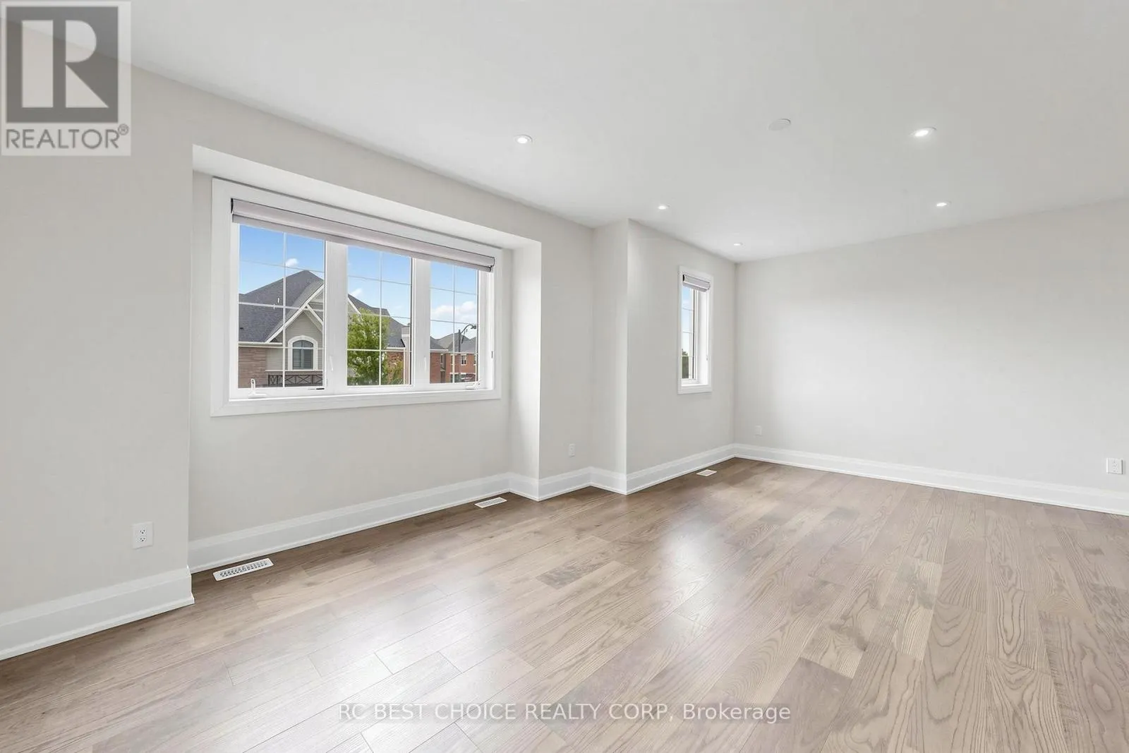 10 RIDGEPOINT ROAD
