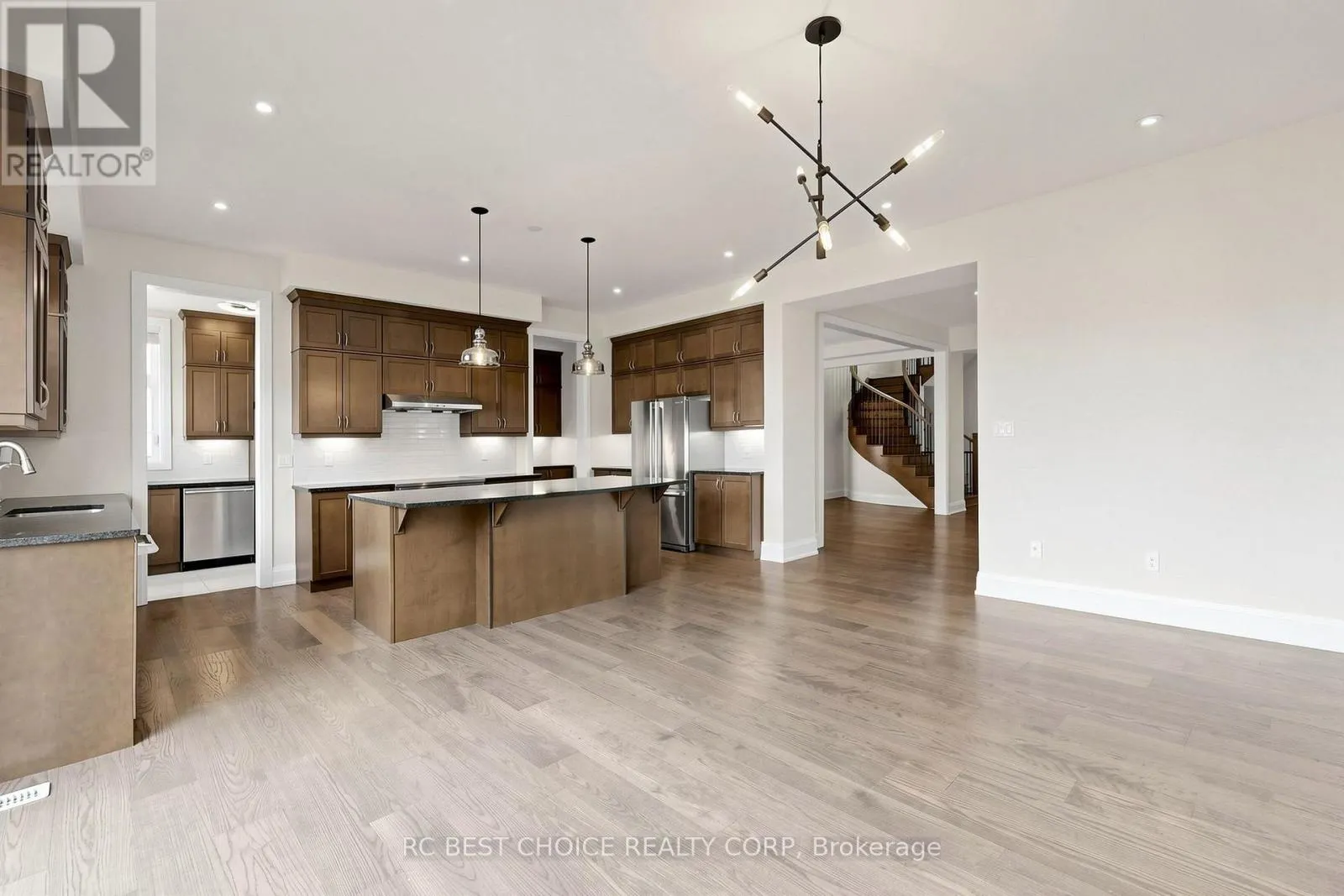 10 RIDGEPOINT ROAD