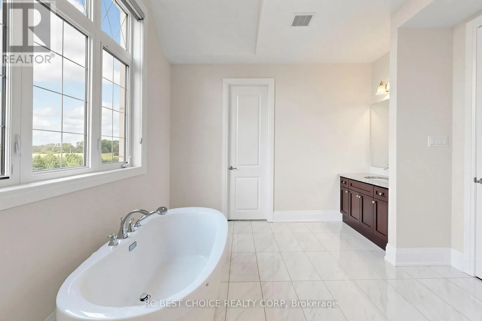 10 RIDGEPOINT ROAD