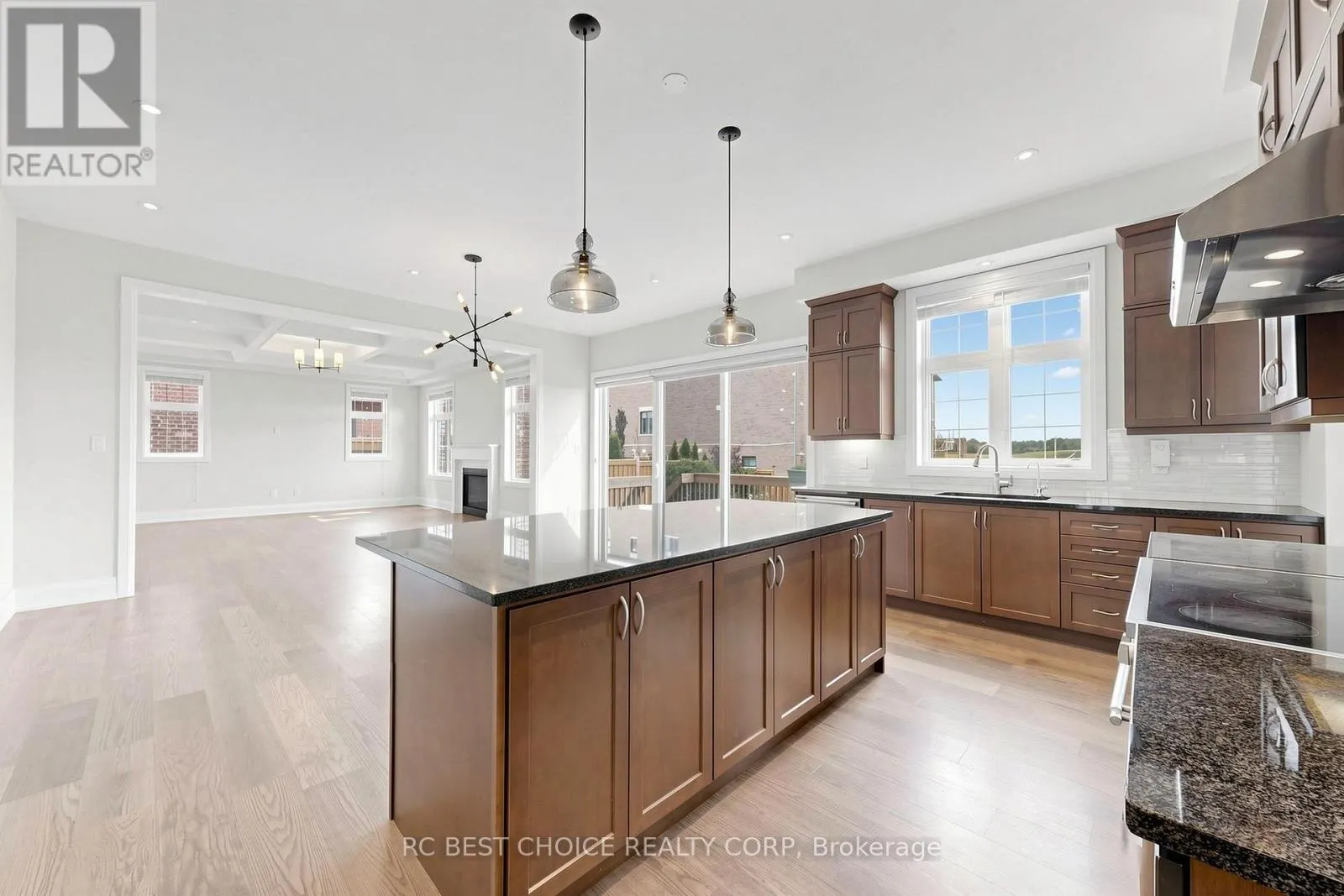 10 RIDGEPOINT ROAD