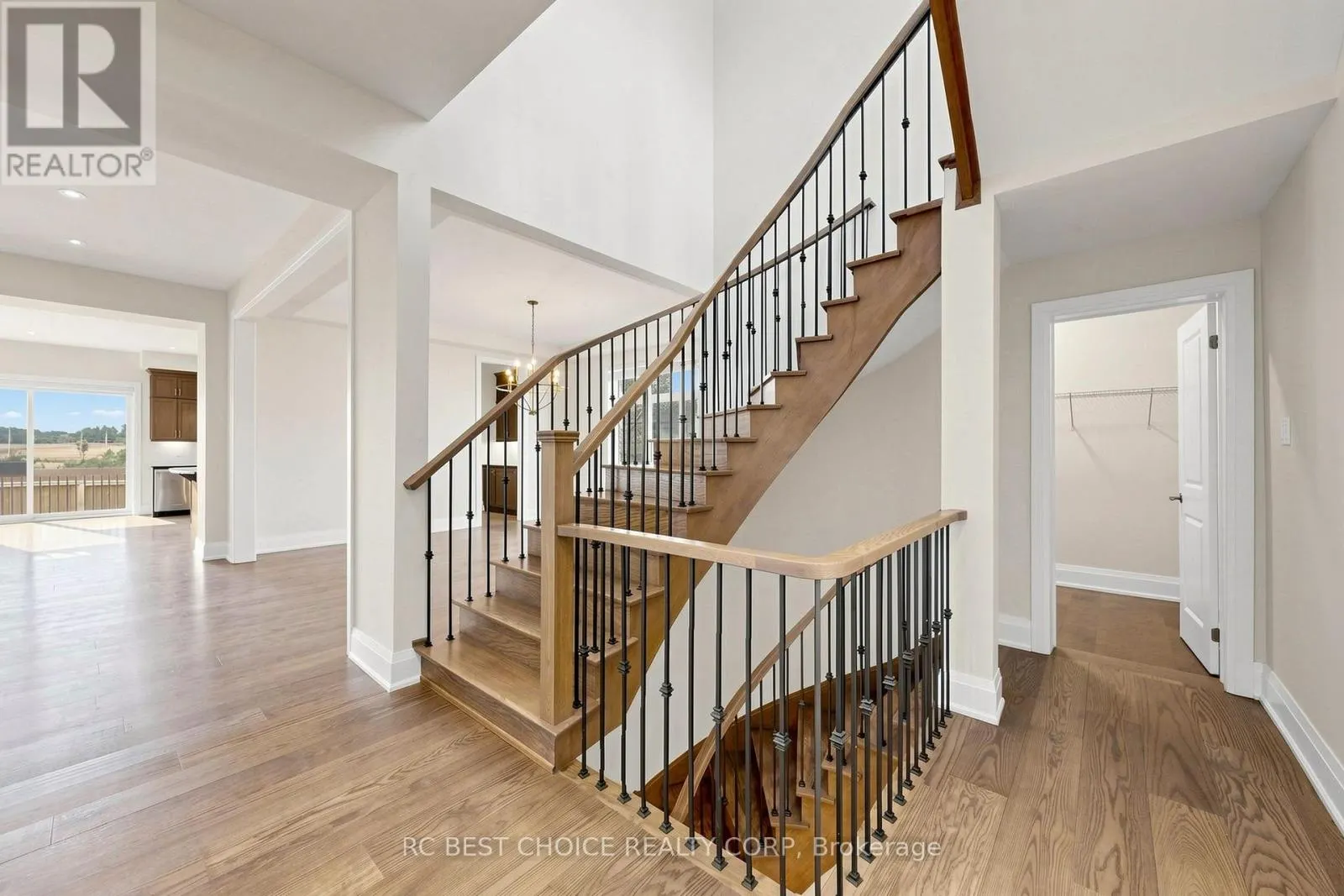 10 RIDGEPOINT ROAD