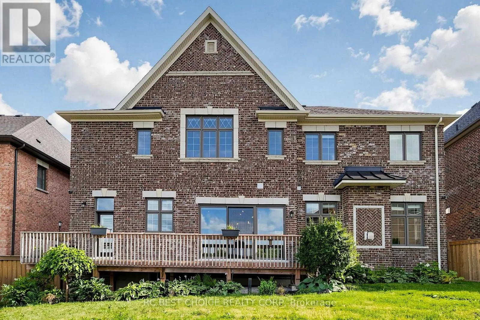 10 RIDGEPOINT ROAD