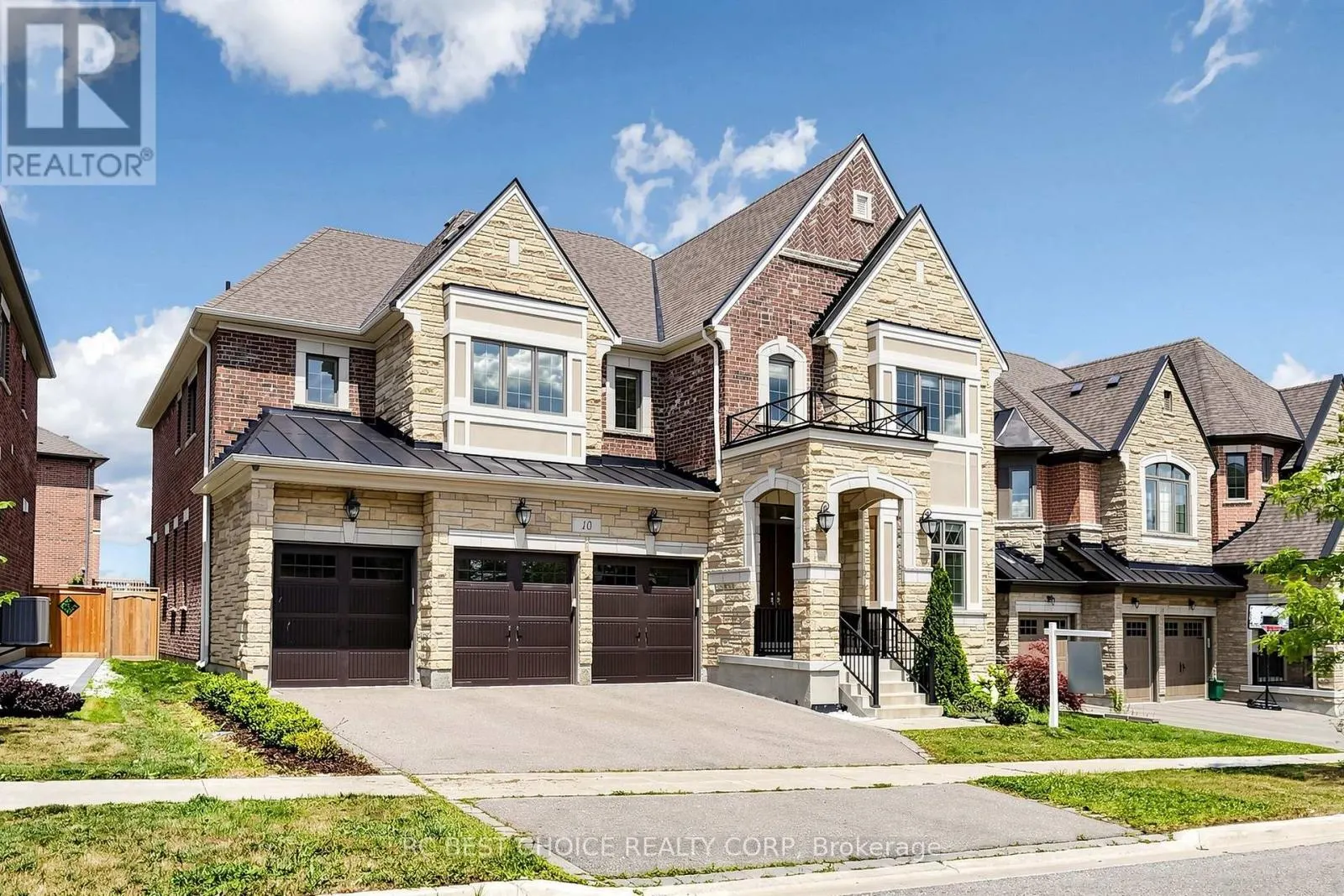 10 RIDGEPOINT ROAD