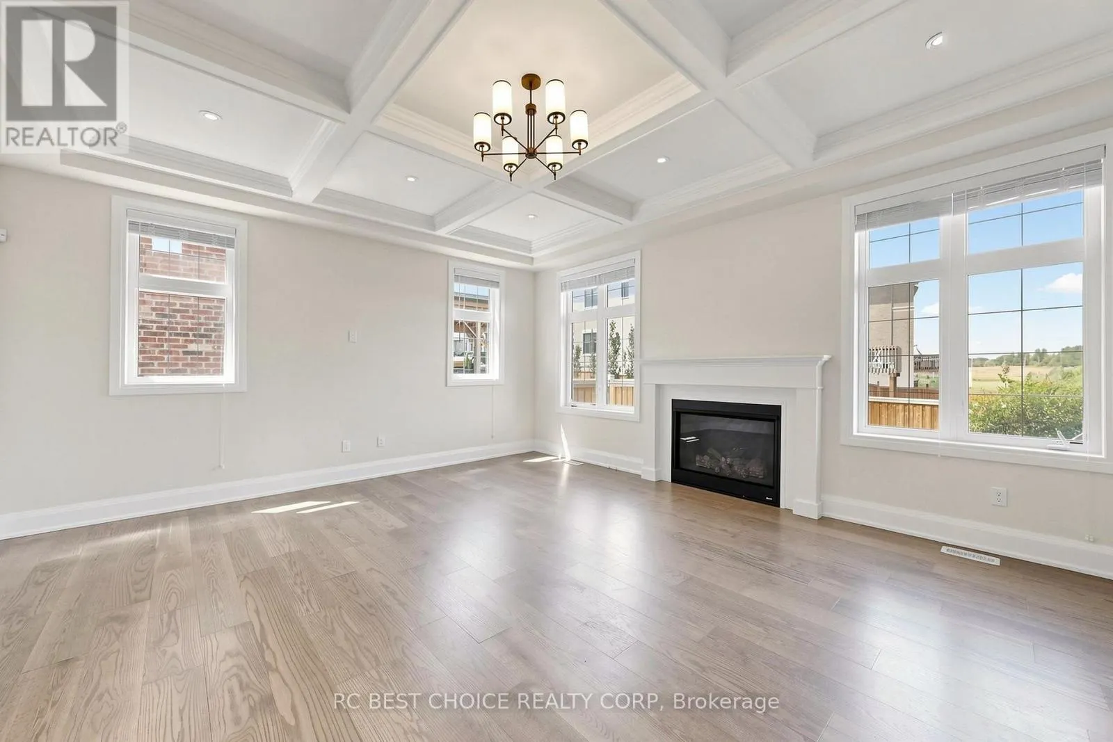 10 RIDGEPOINT ROAD