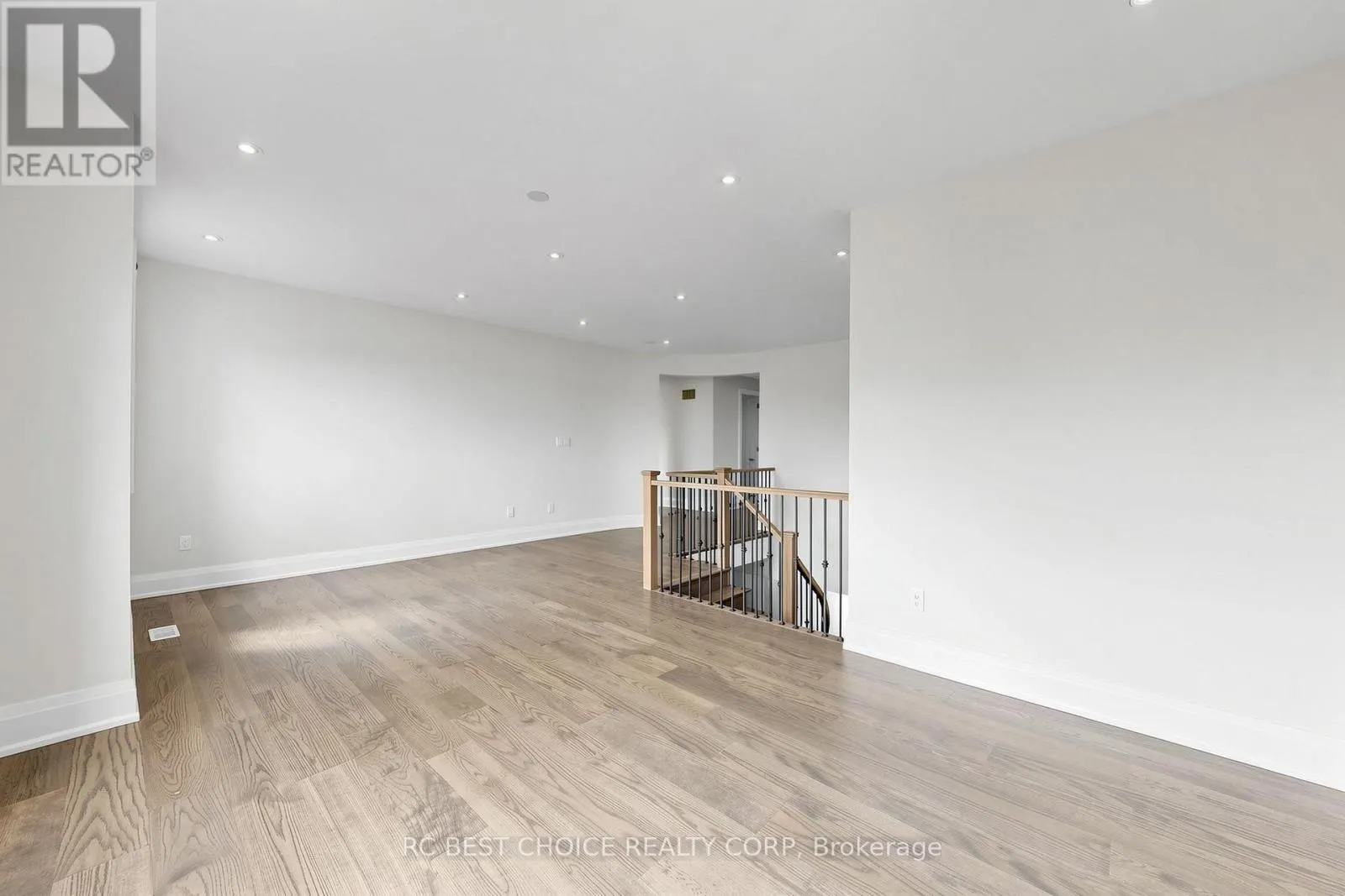 10 RIDGEPOINT ROAD