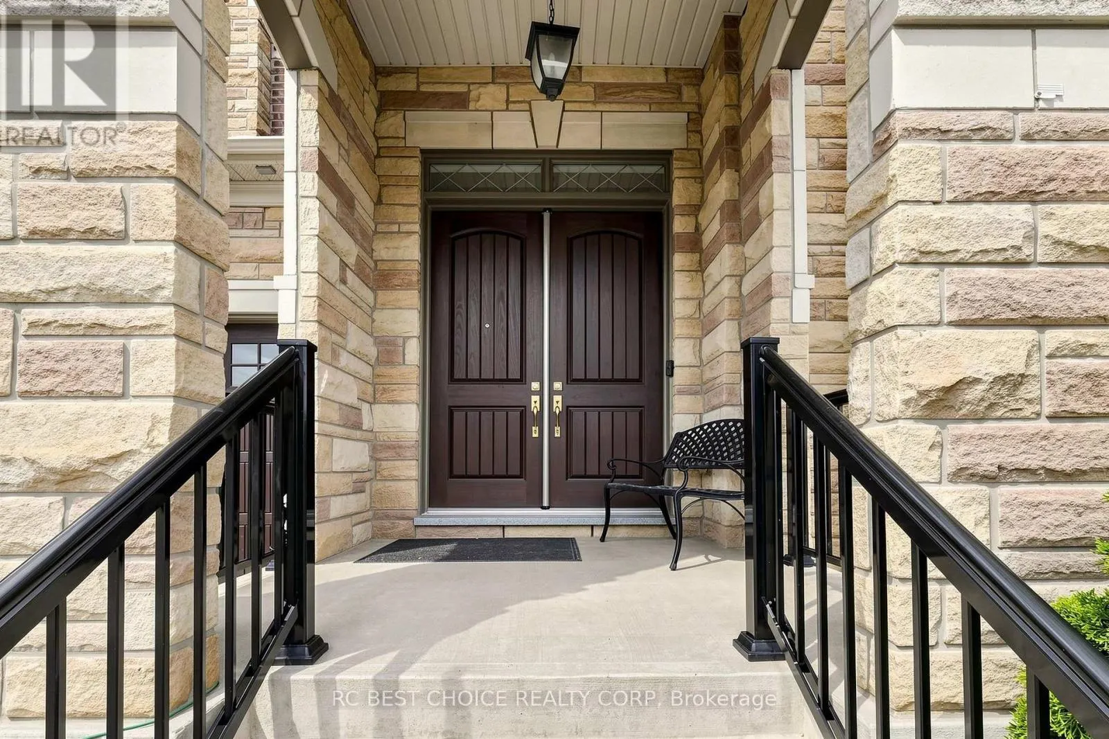 10 RIDGEPOINT ROAD