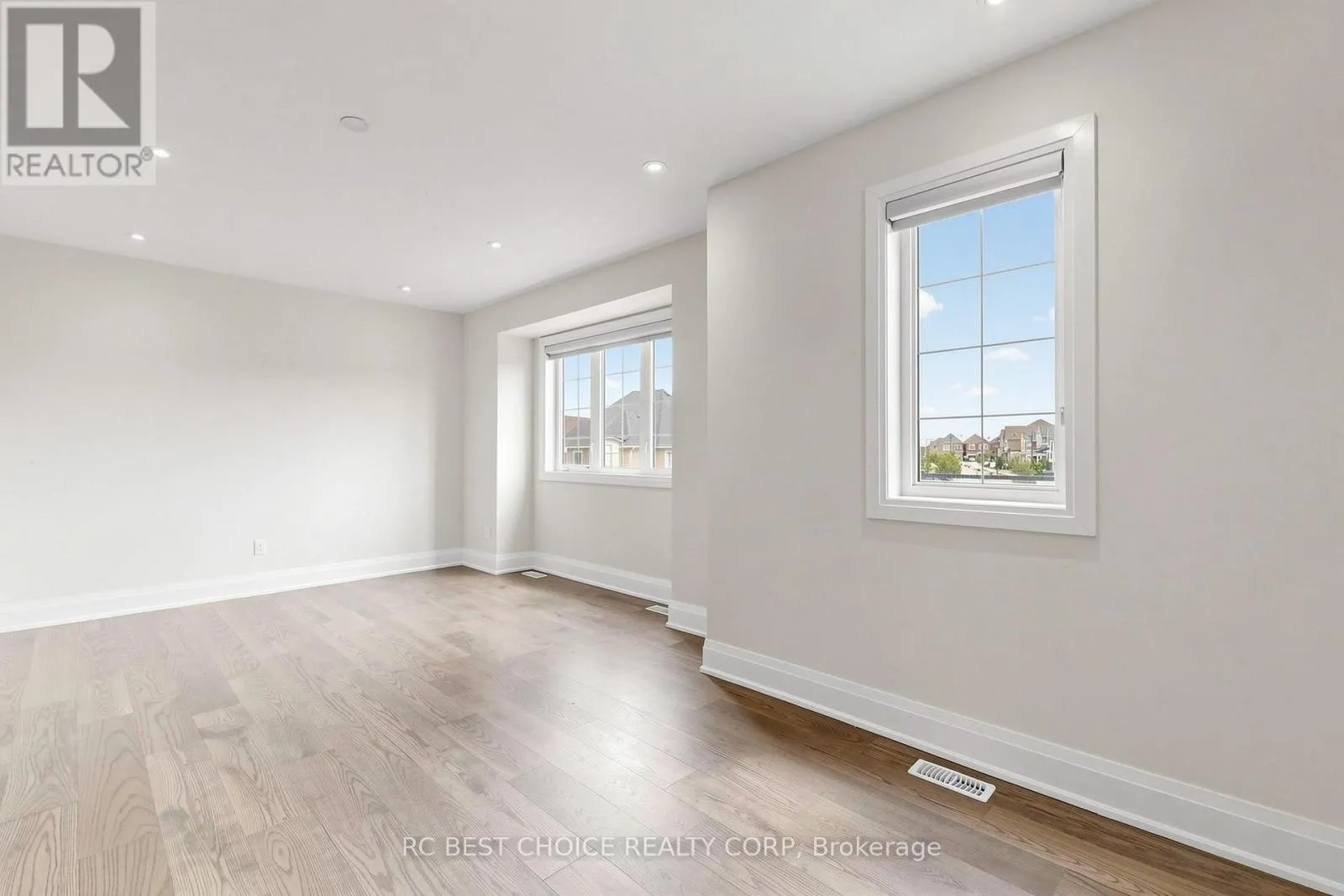 10 RIDGEPOINT ROAD