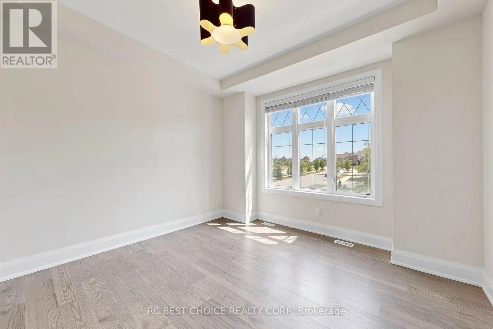 10 RIDGEPOINT ROAD