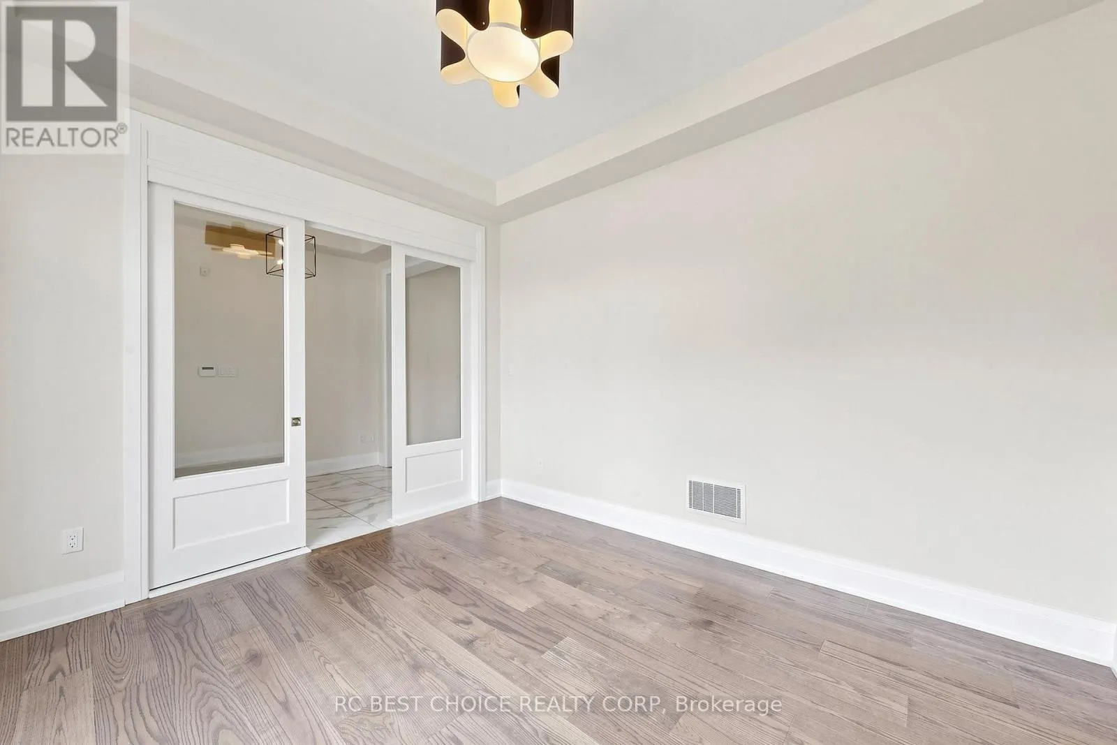 10 RIDGEPOINT ROAD