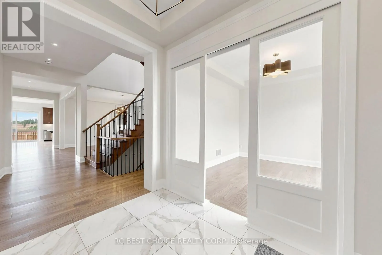 10 RIDGEPOINT ROAD