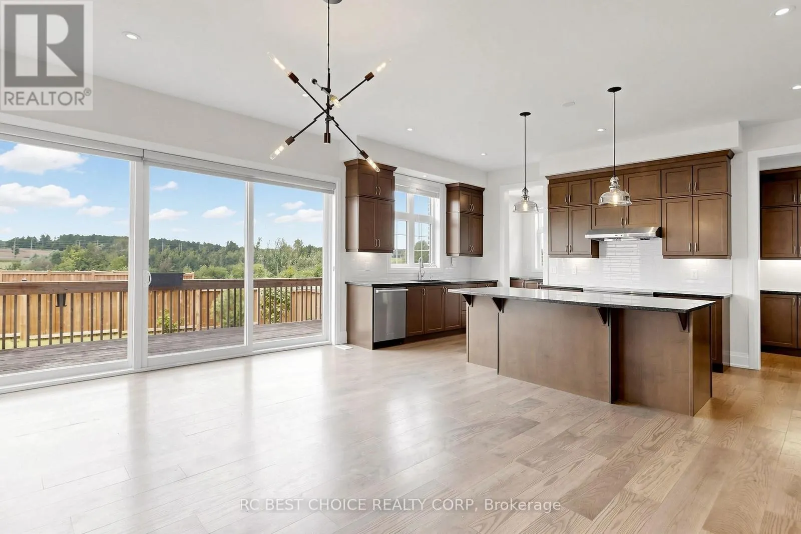 10 RIDGEPOINT ROAD