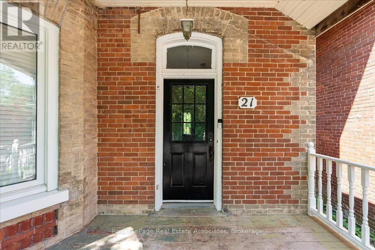 21 PEACE STREET