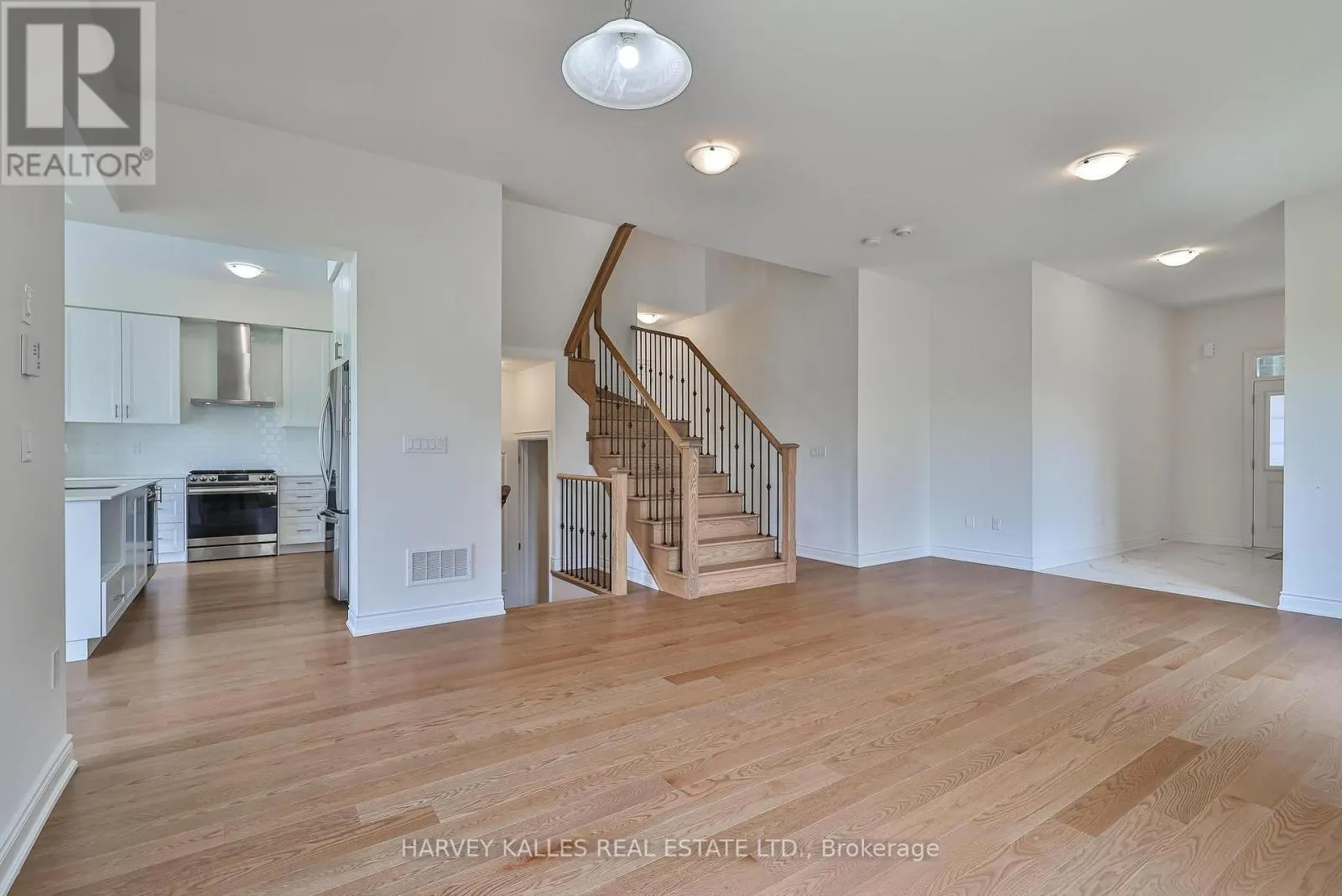 4 MEADOW VISTA CRESCENT