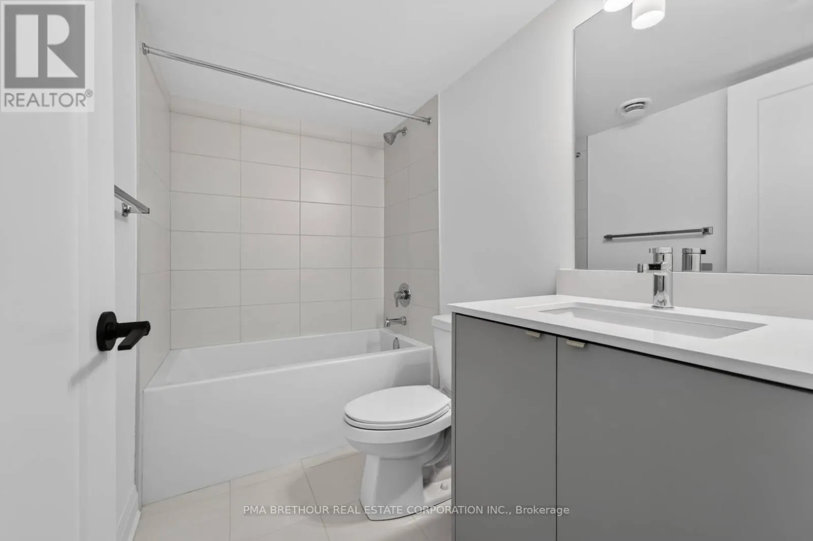 52 BURLEIGH MEWS