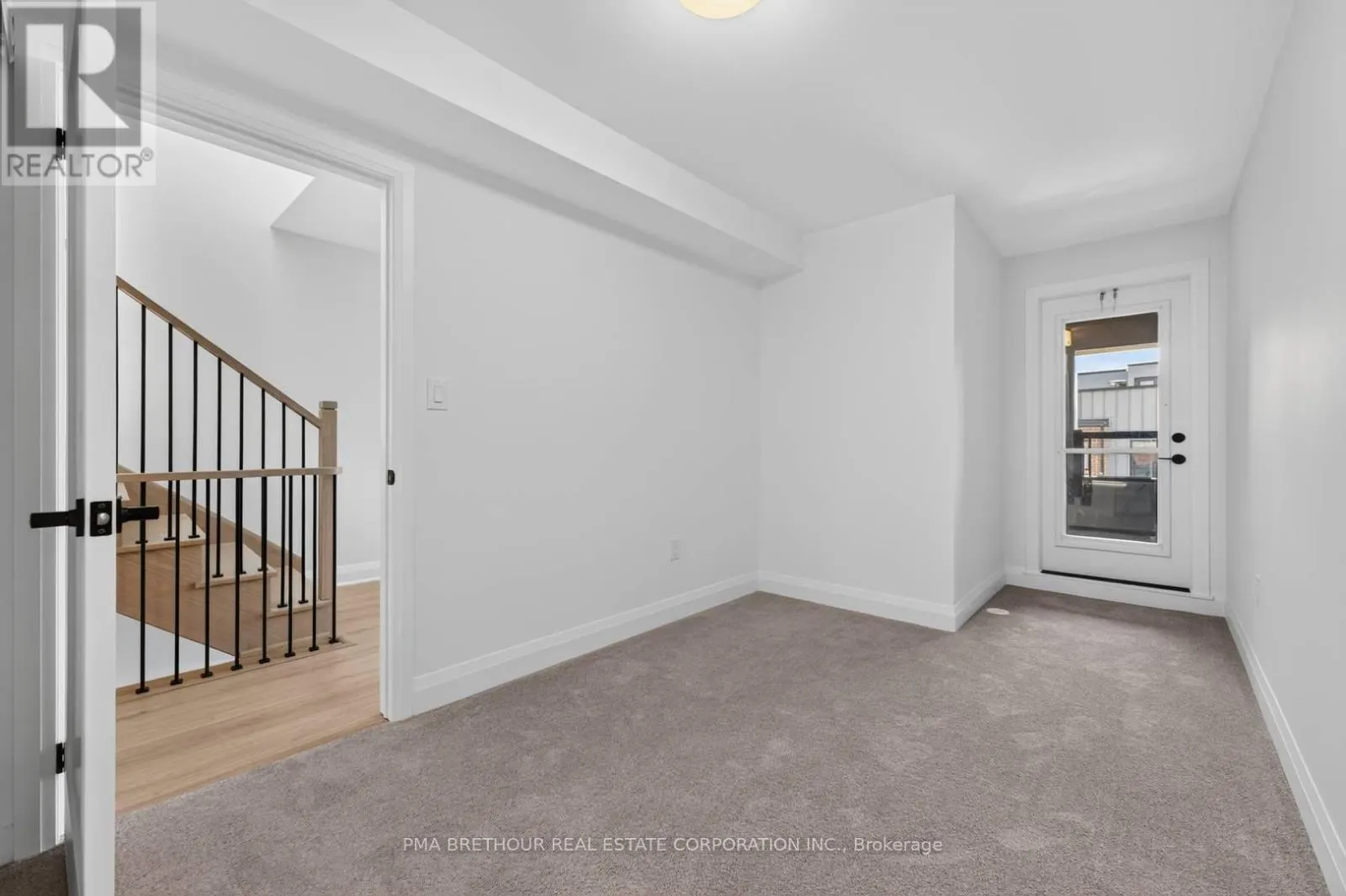 52 BURLEIGH MEWS