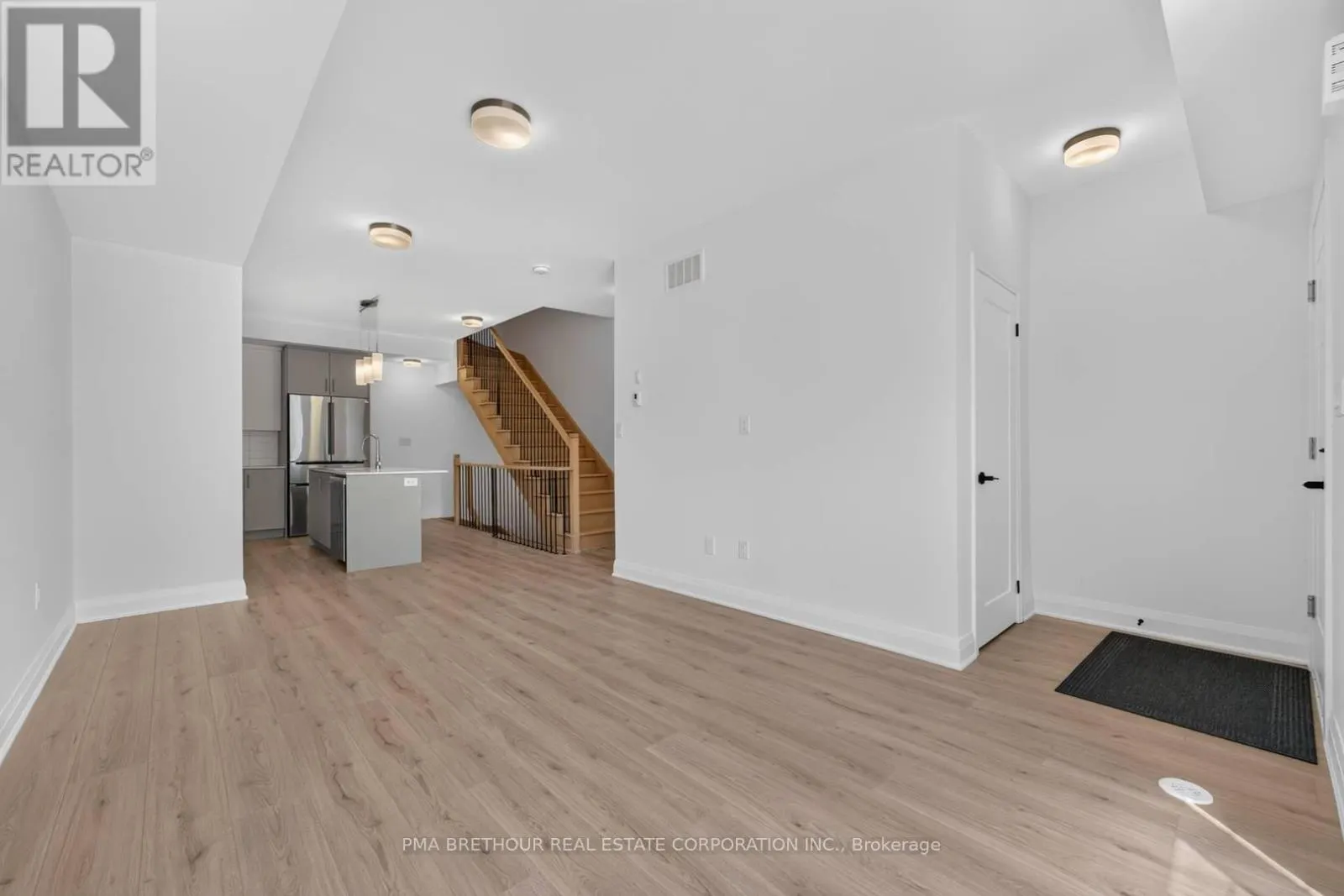 52 BURLEIGH MEWS