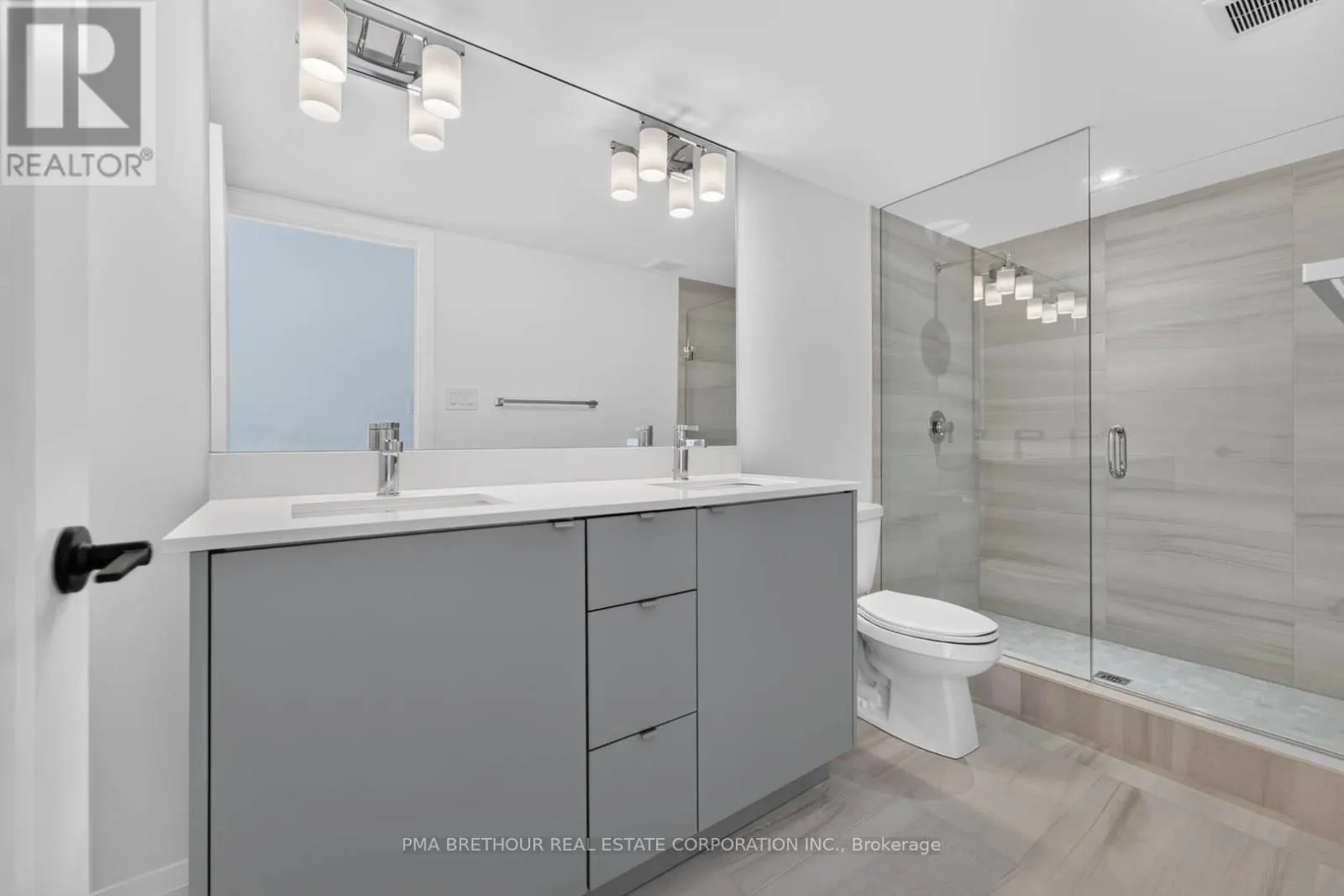 52 BURLEIGH MEWS