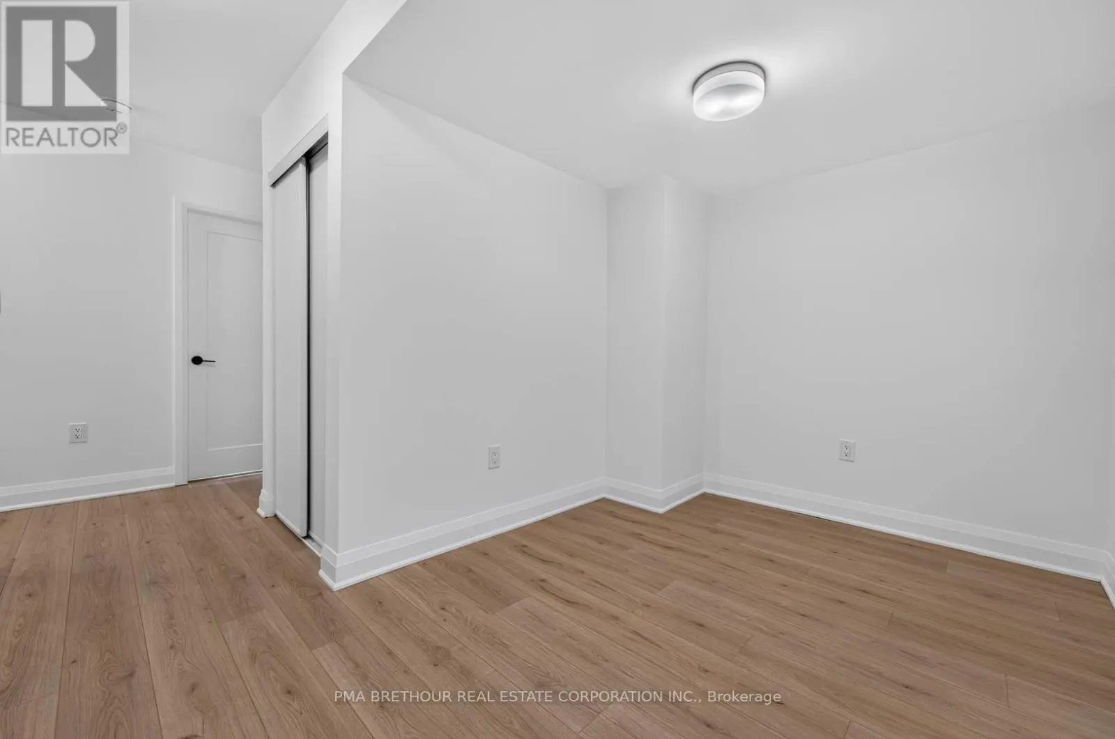52 BURLEIGH MEWS