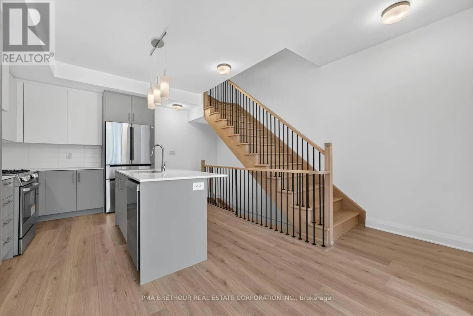 52 BURLEIGH MEWS