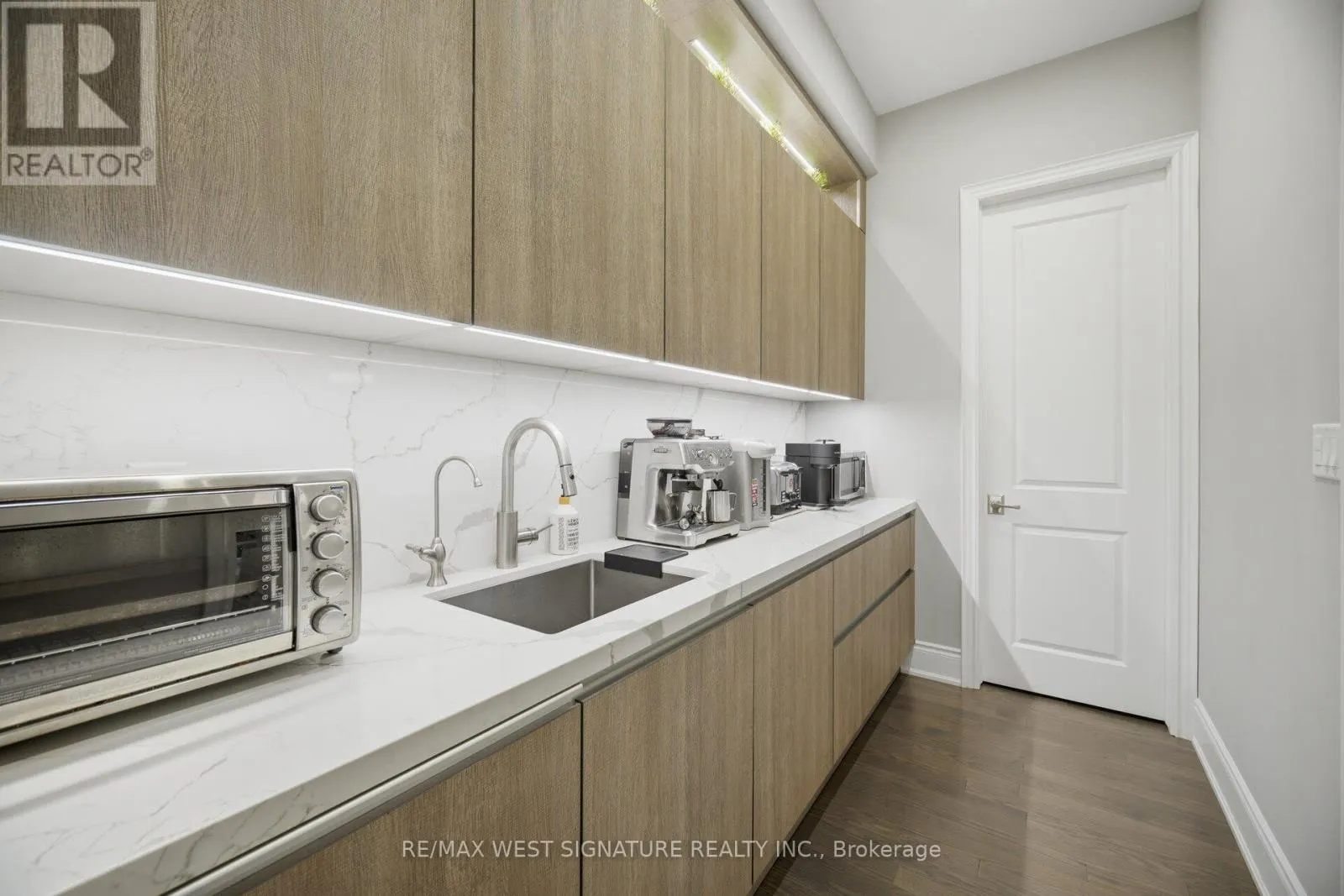 56 SIR HENRY COURT