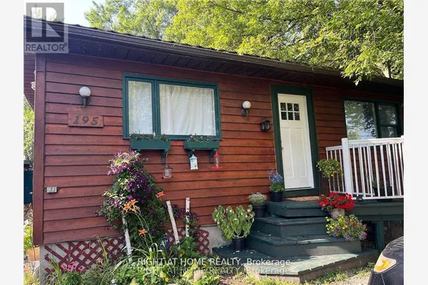 195 LAKELAND CRESCENT