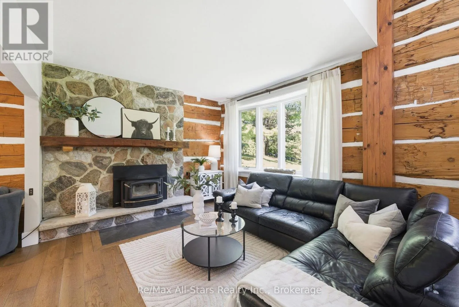 24 THE PINES LANE