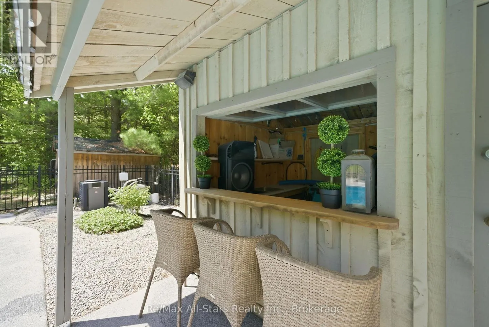 24 THE PINES LANE