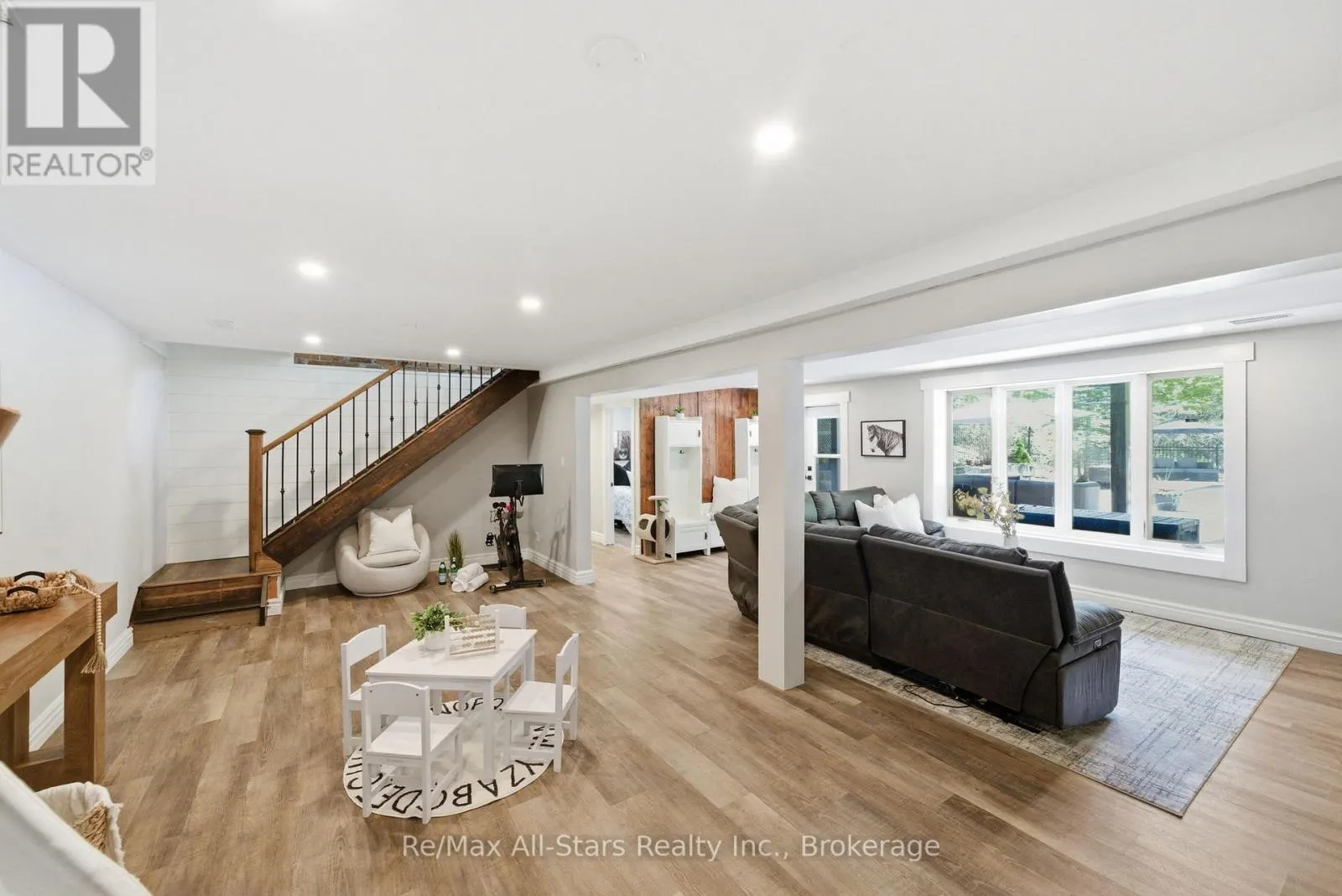24 THE PINES LANE