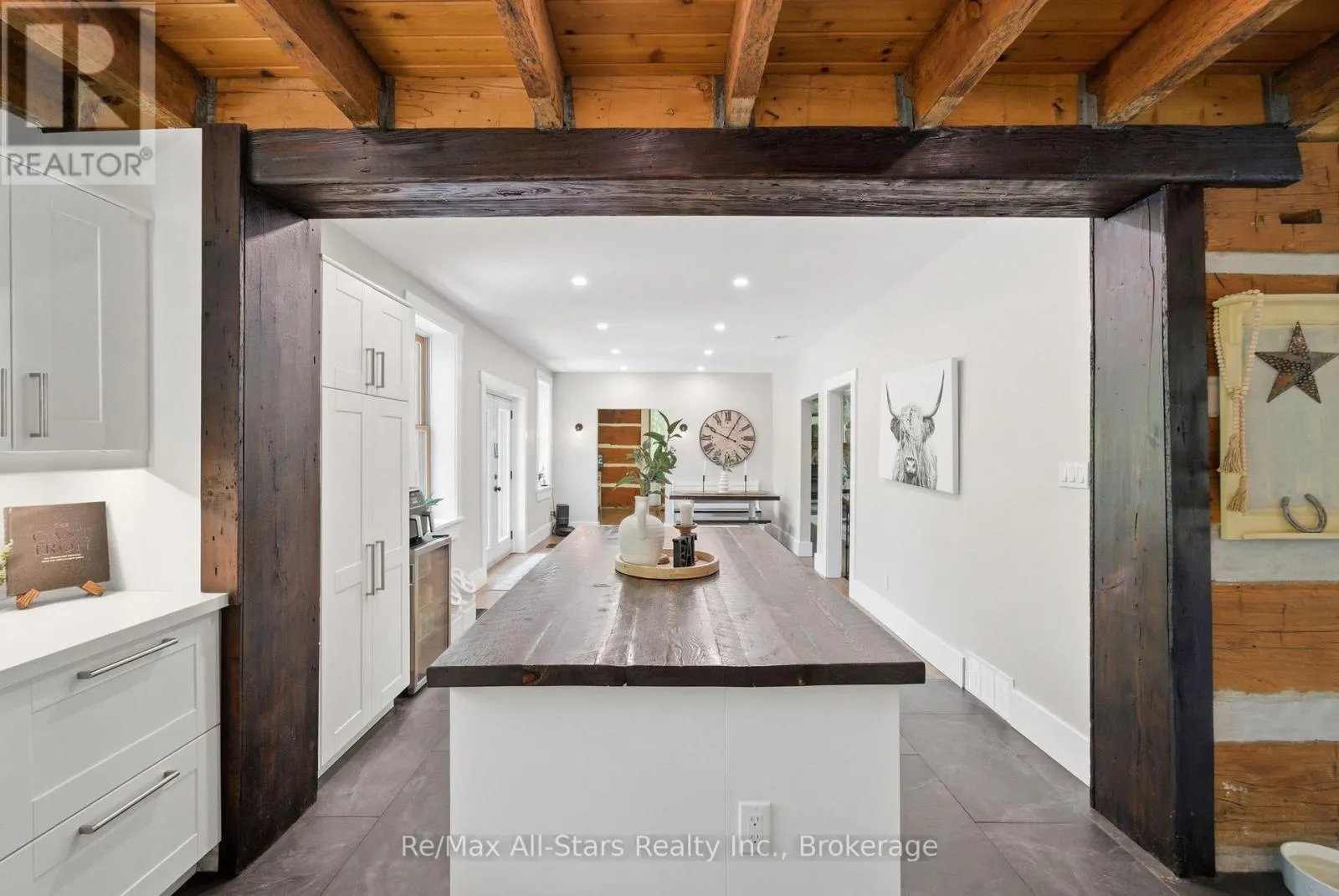 24 THE PINES LANE