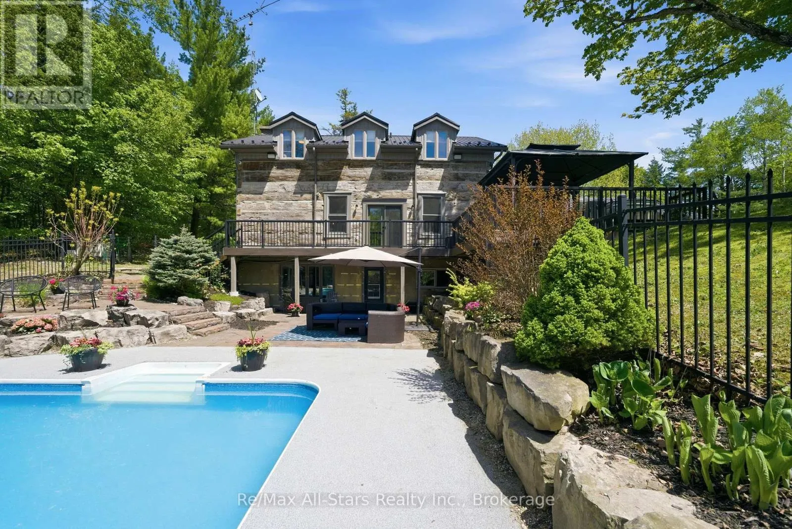 24 THE PINES LANE
