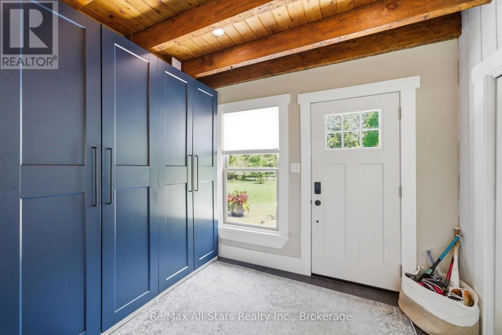 24 THE PINES LANE