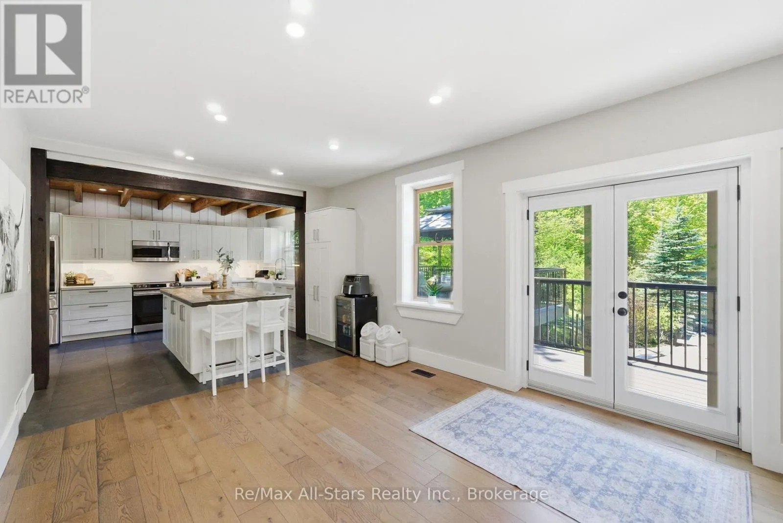 24 THE PINES LANE