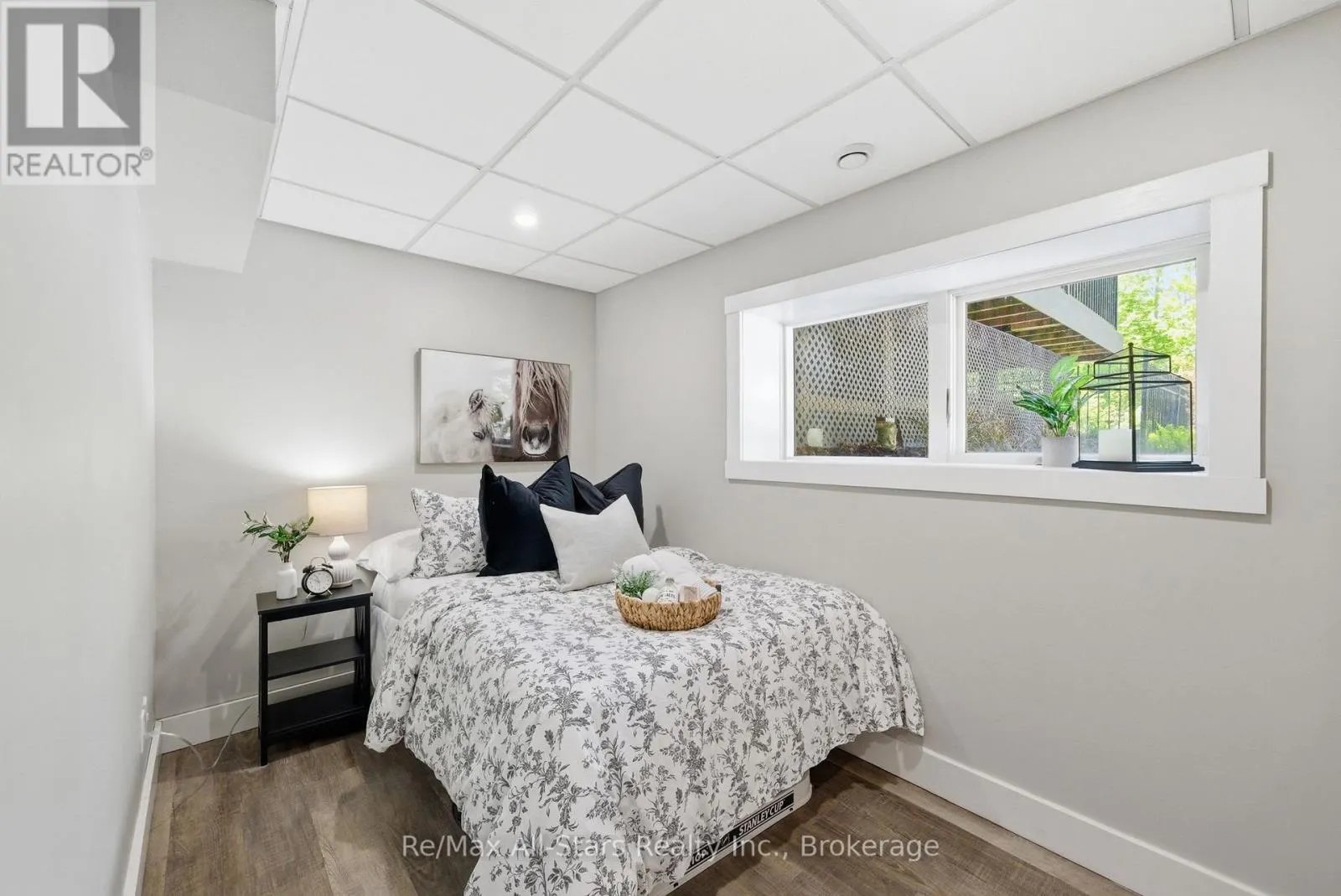 24 THE PINES LANE
