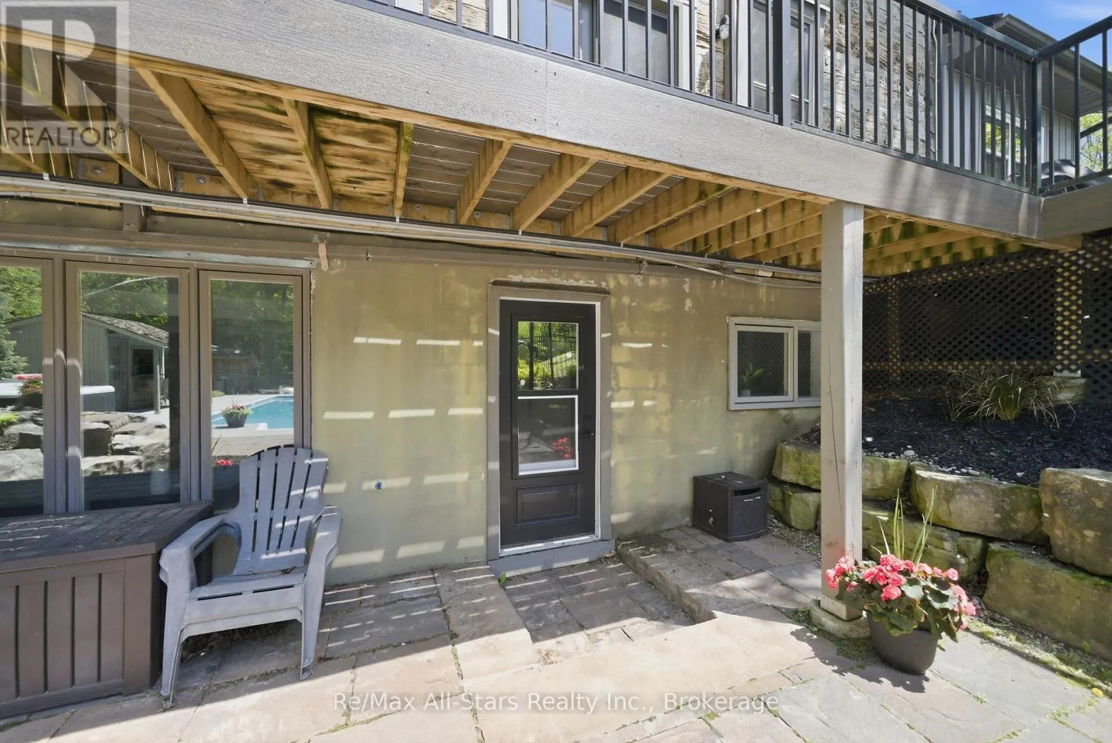 24 THE PINES LANE