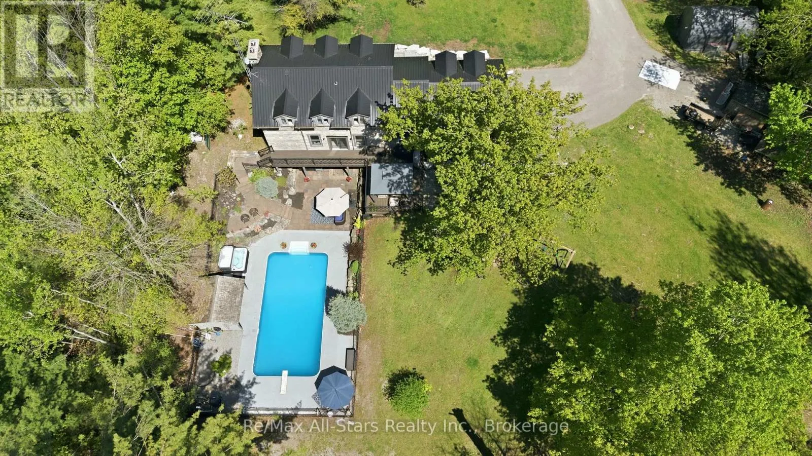 24 THE PINES LANE