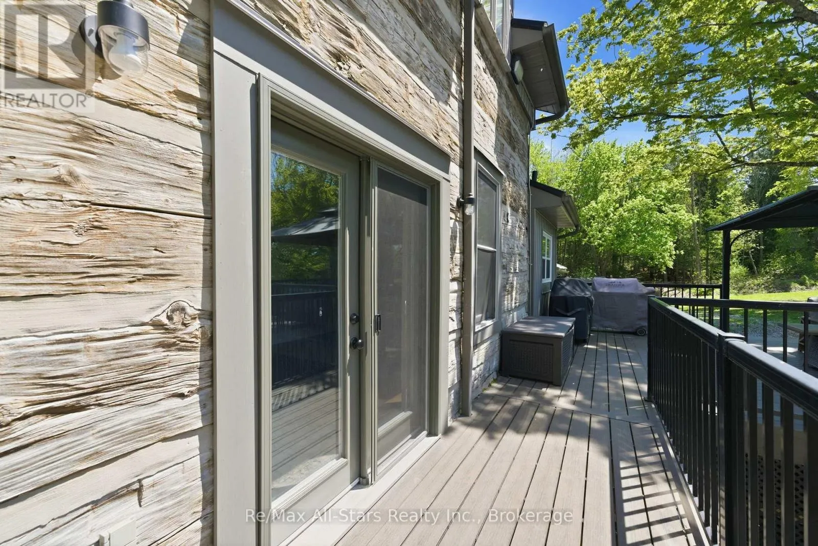 24 THE PINES LANE