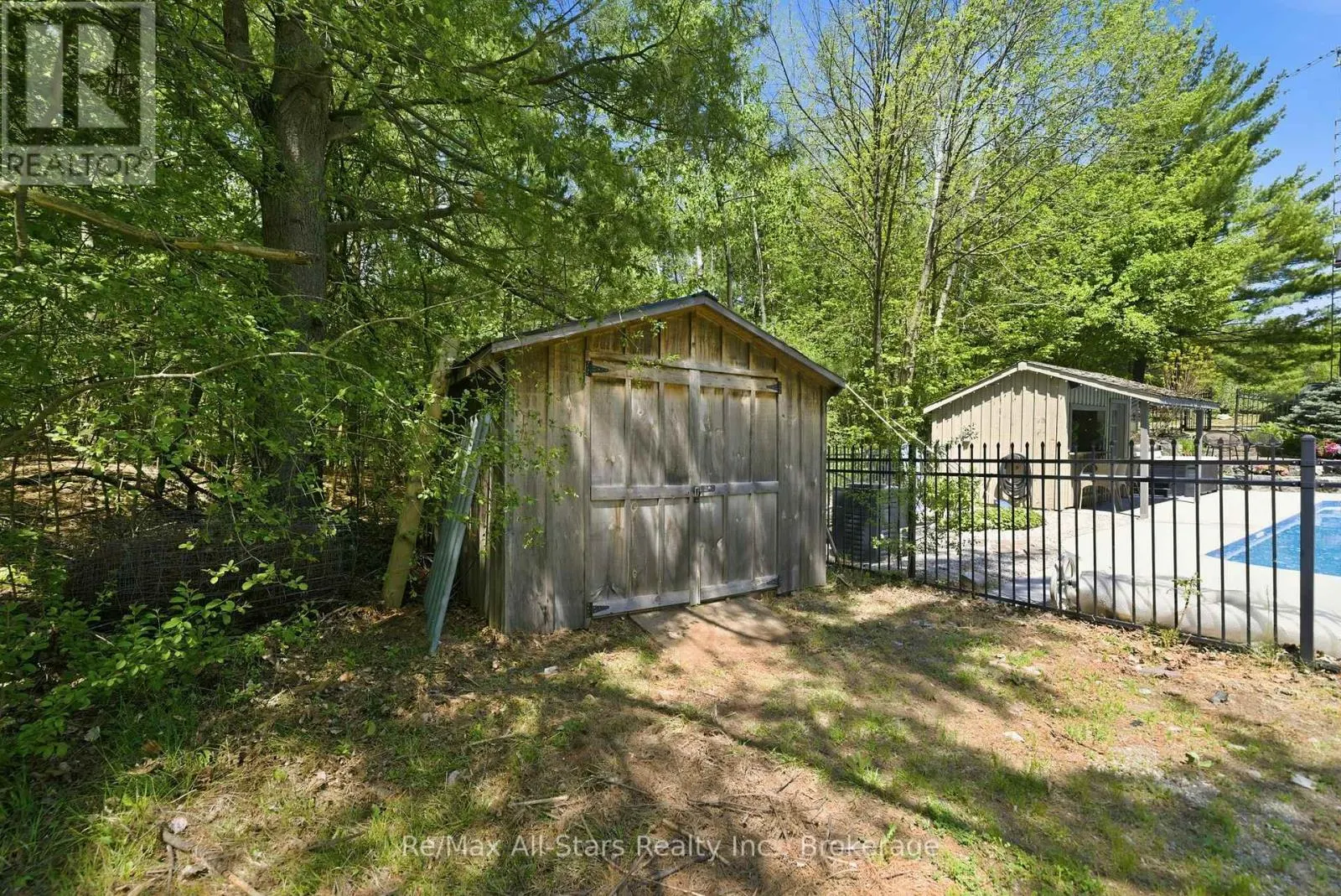 24 THE PINES LANE