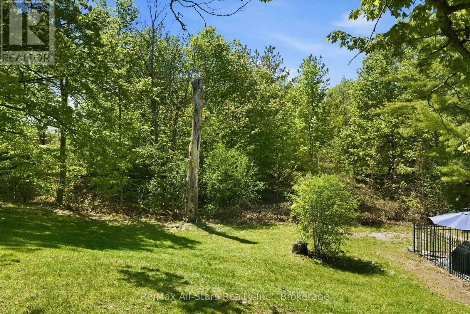 24 THE PINES LANE