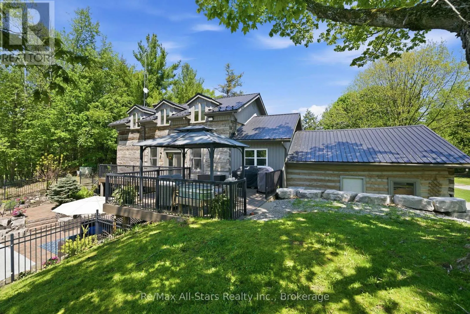 24 THE PINES LANE