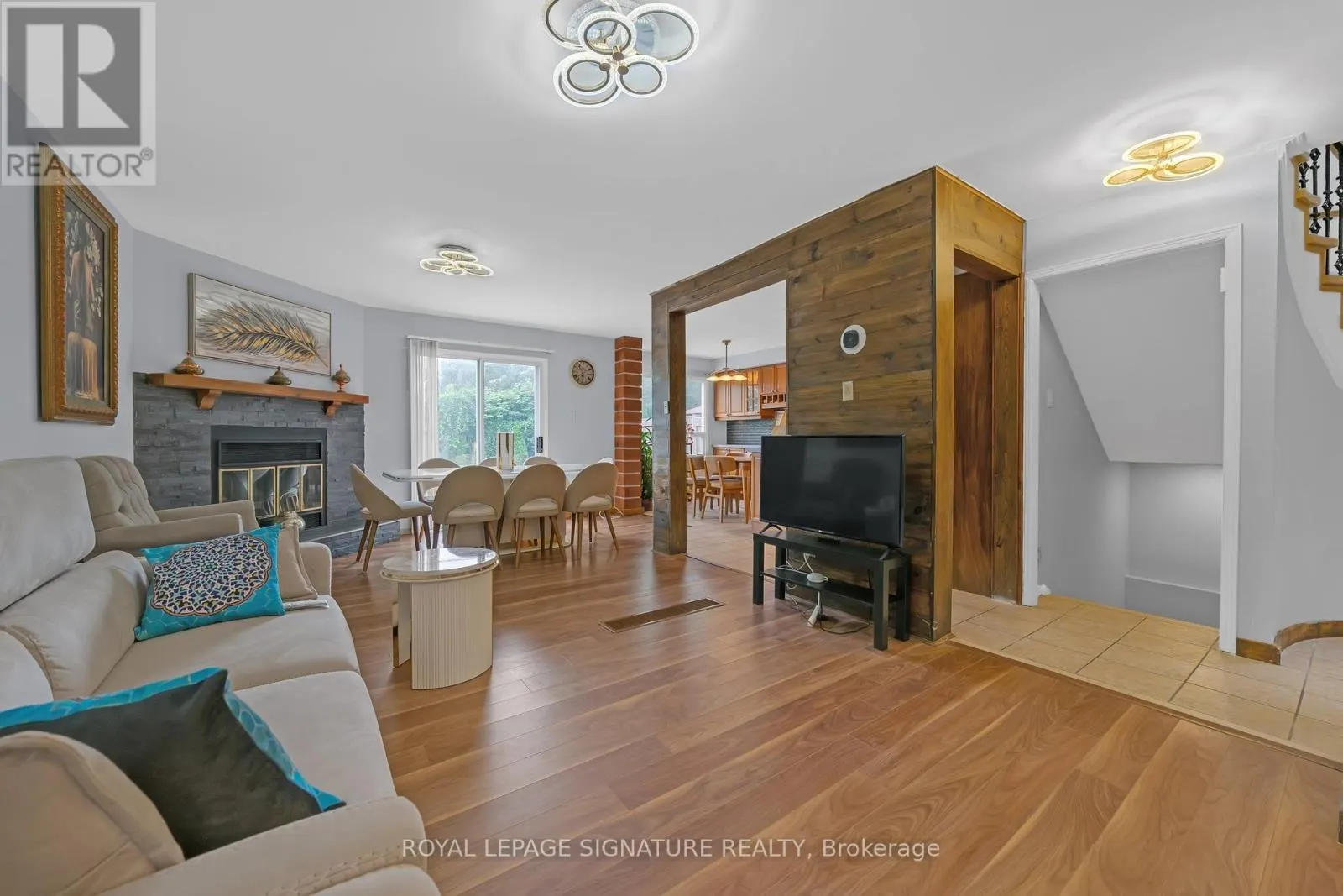 107 ROXBOROUGH LANE