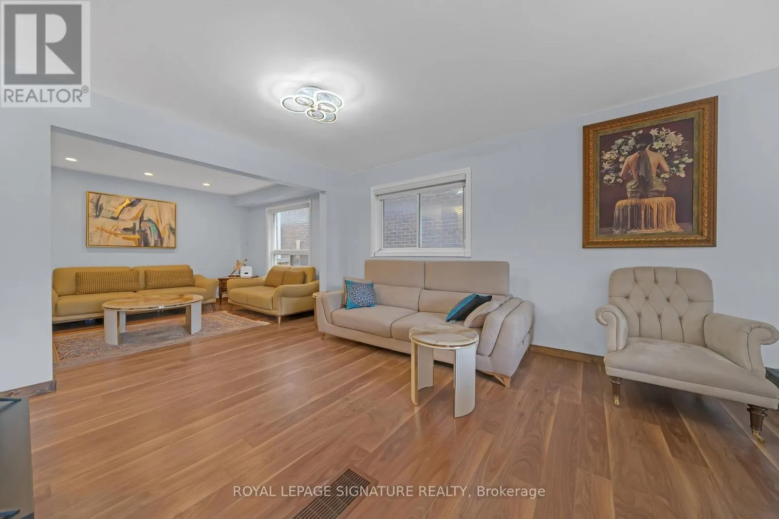 107 ROXBOROUGH LANE