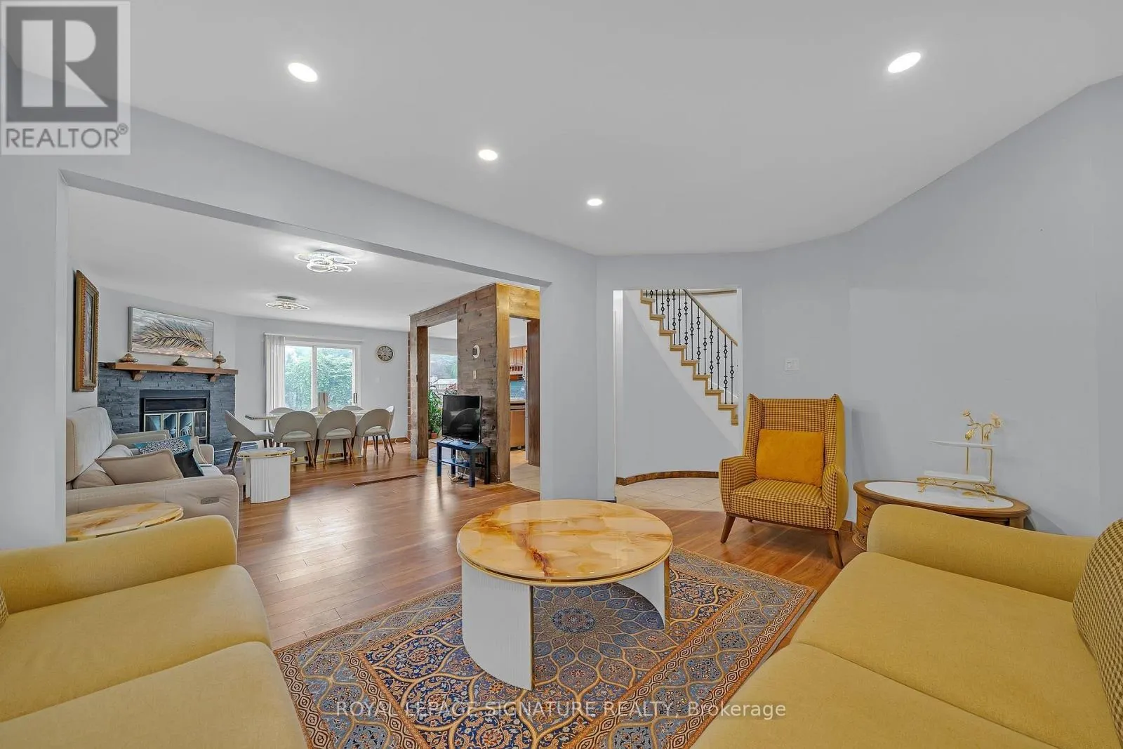 107 ROXBOROUGH LANE