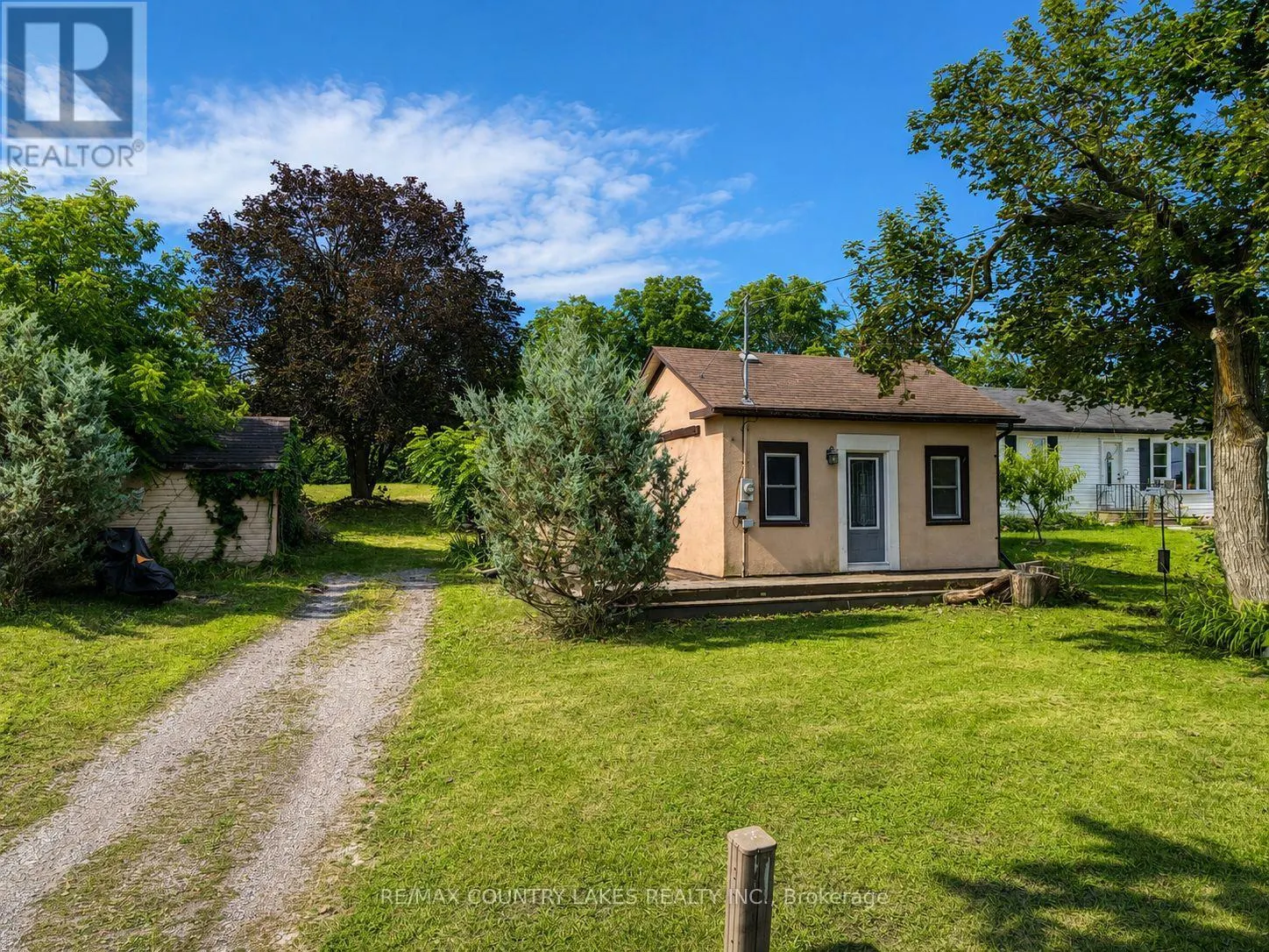 607 SIMCOE STREET