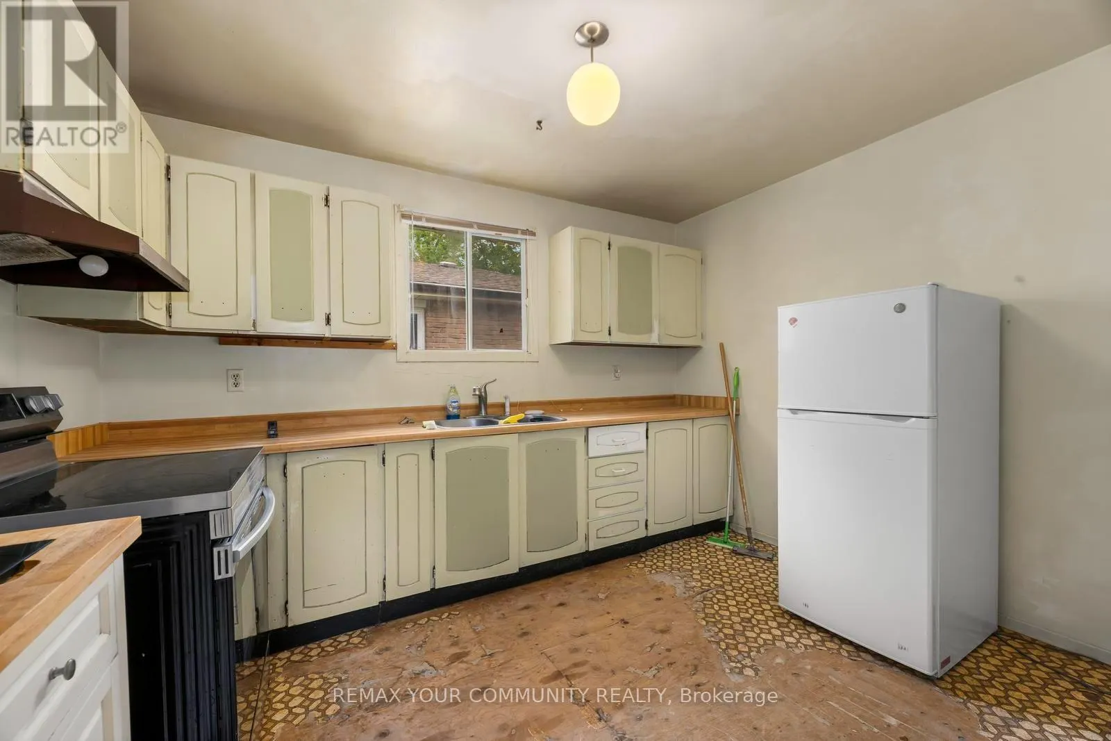 566 HIGHLAND CRESCENT