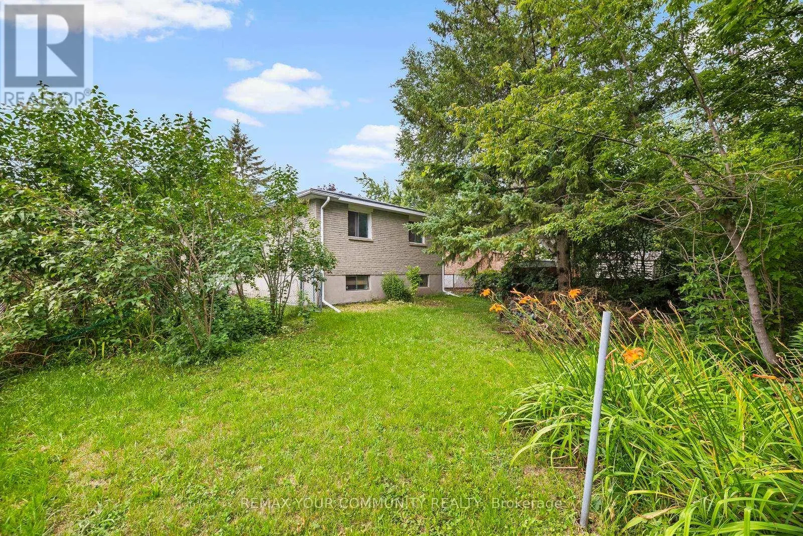 566 HIGHLAND CRESCENT