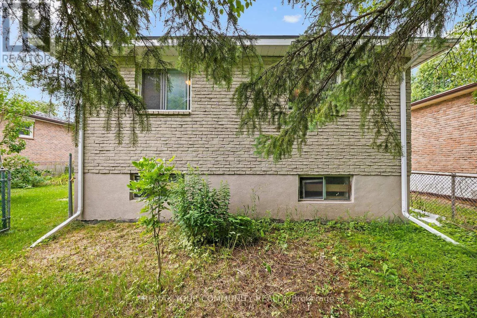 566 HIGHLAND CRESCENT